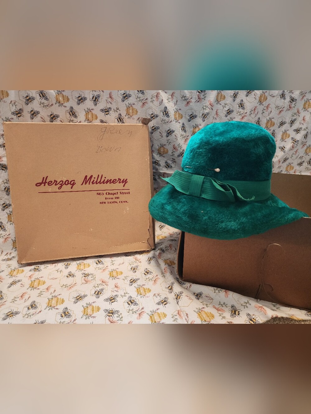 Emerald Plush Womans Vintage Cloche Hat with Grosgrain Bow